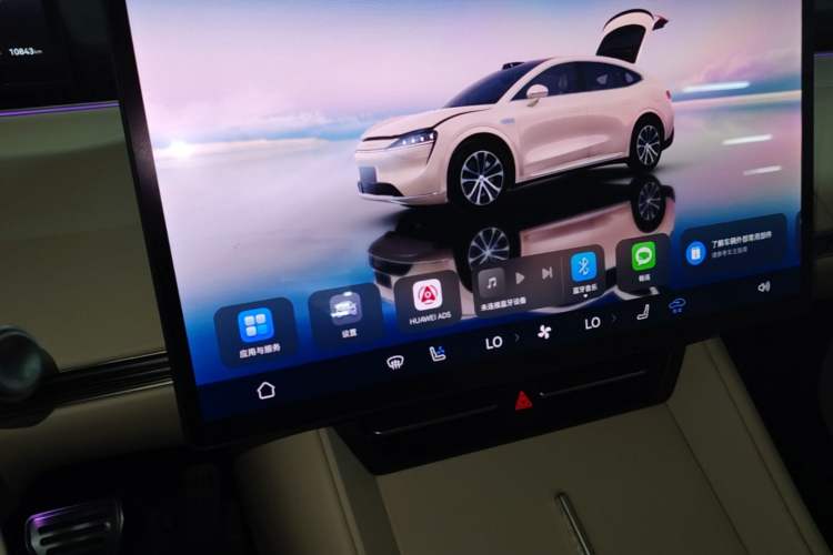 Used Hima Luxeed R7 2025 Range-Extended Version 251 km Max Audio And AC Panel