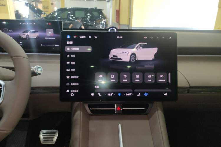 Used Hima Luxeed R7 2025 Range-Extended Version 251 km Max Audio And AC Panel