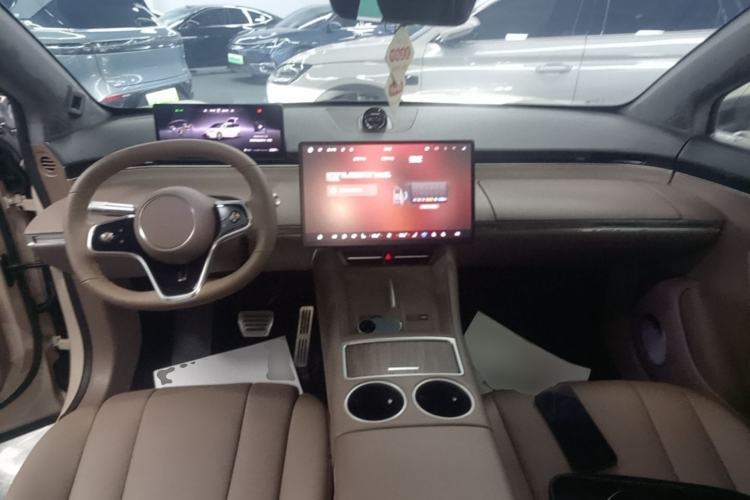 Used Hima Luxeed R7 2025 Range-Extended Version 251 km Max Center Console