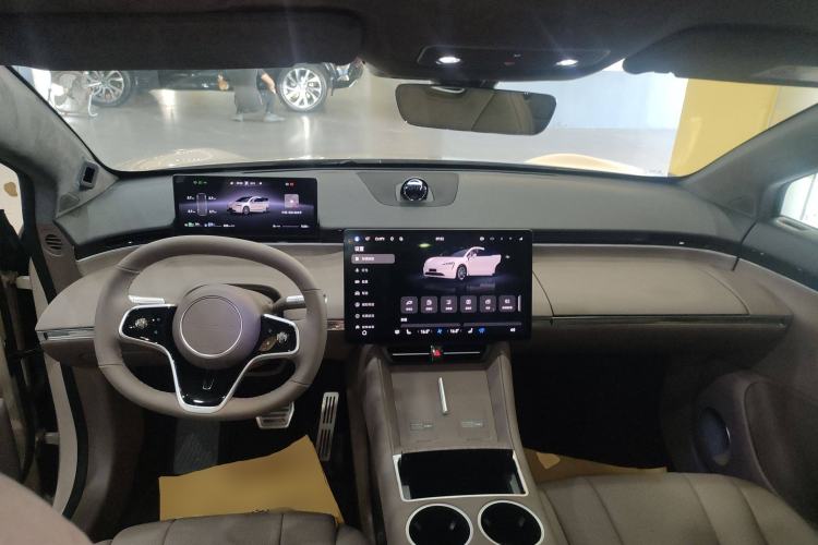 Used Hima Luxeed R7 2025 Range-Extended Version 251 km Max Center Console