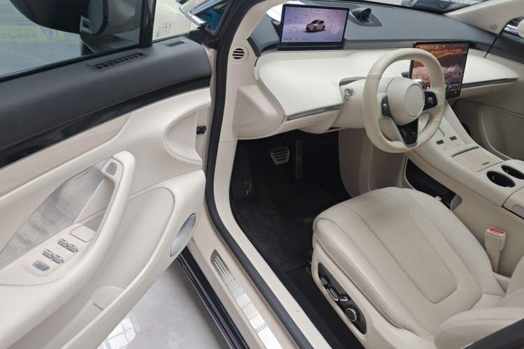 Used Hima Luxeed R7 2025 Range-Extended Version 251 km Max Driver Seat
