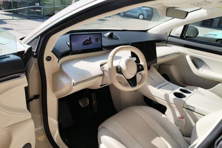 Used Hima Luxeed R7 2025 Range-Extended Version 251 km Max Driver Seat