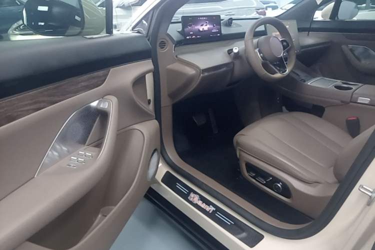 Used Hima Luxeed R7 2025 Range-Extended Version 251 km Max Driver Seat