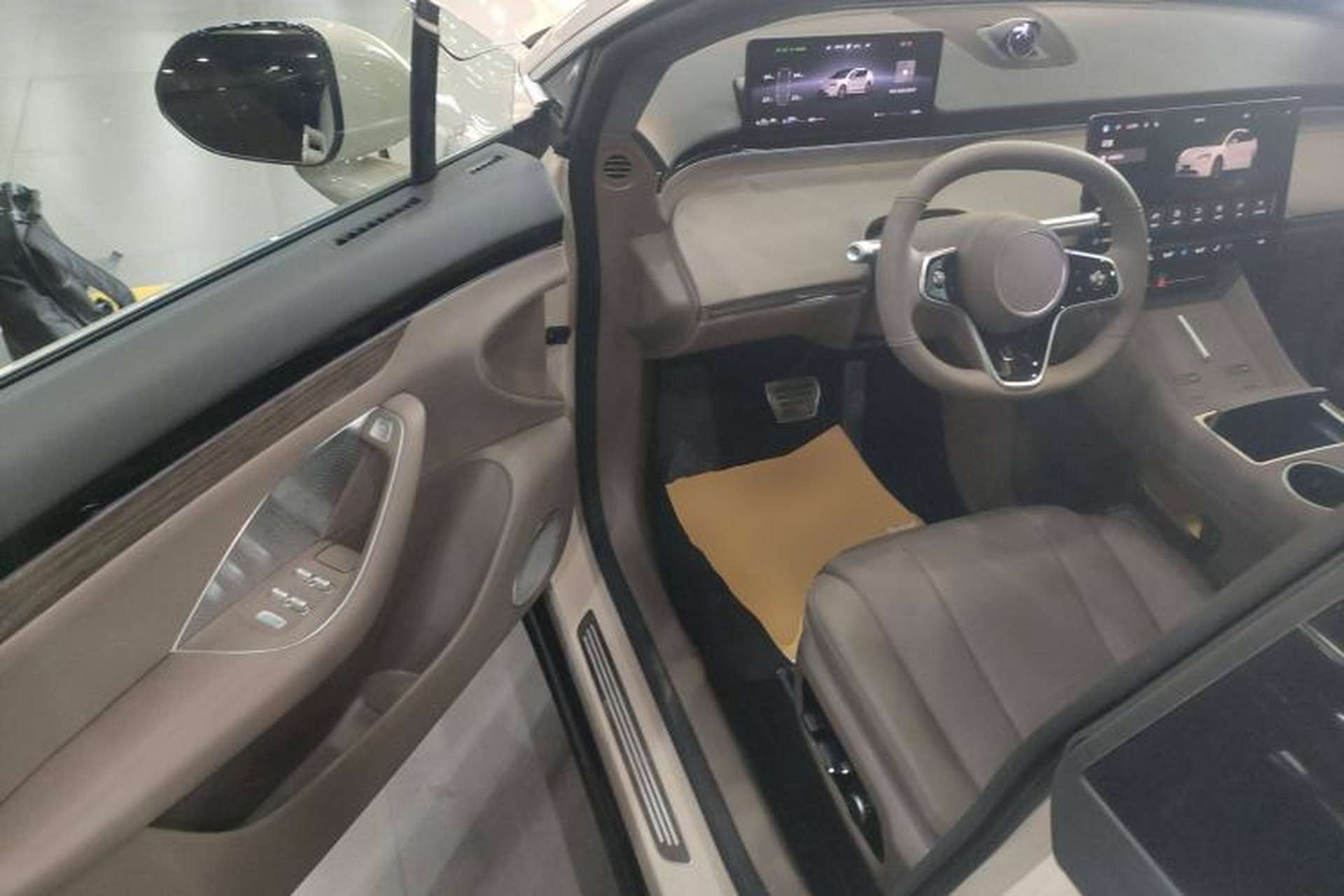 Used Hima Luxeed R7 2025 Range-Extended Version 251 km Max Driver Seat