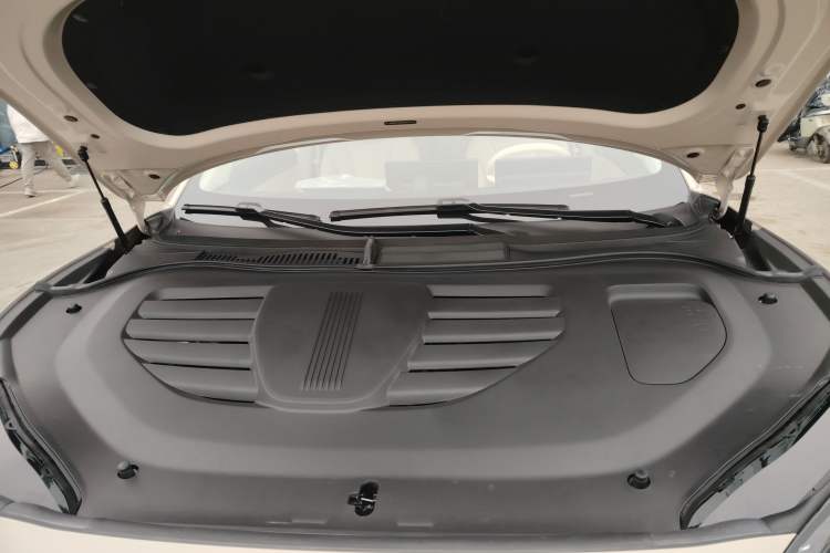 Used Hima Luxeed R7 2025 Range-Extended Version 251 km Max Engine Bay