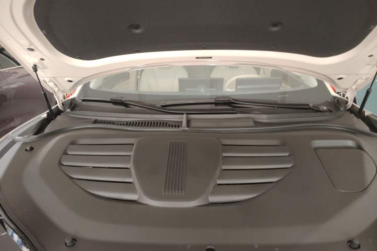 Used Hima Luxeed R7 2025 Range-Extended Version 251 km Max Engine Bay