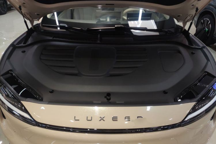 Used Hima Luxeed R7 2025 Range-Extended Version 251 km Max Engine Bay