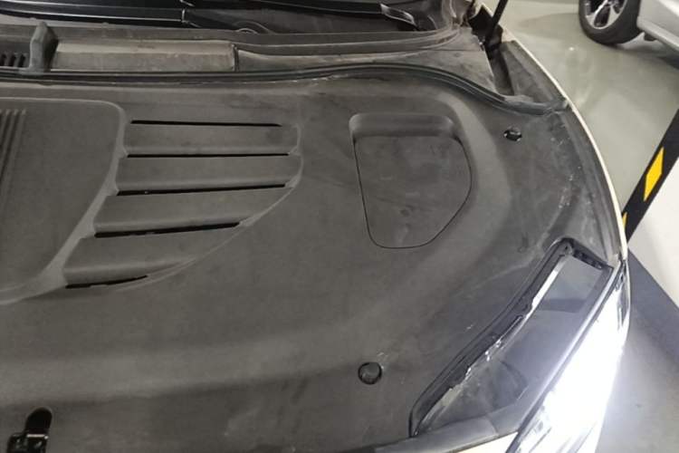 Used Hima Luxeed R7 2025 Range-Extended Version 251 km Max Engine Bay Left