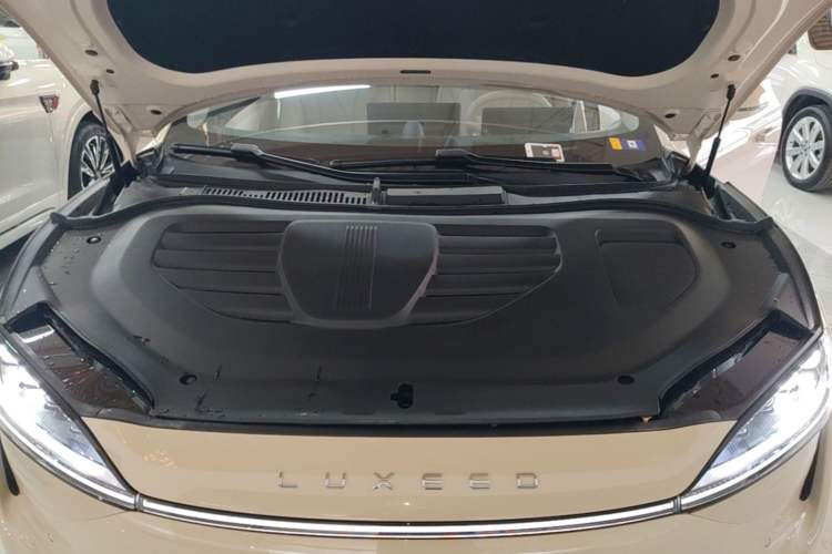 Used Hima Luxeed R7 2025 Range-Extended Version 251 km Max Engine Bay