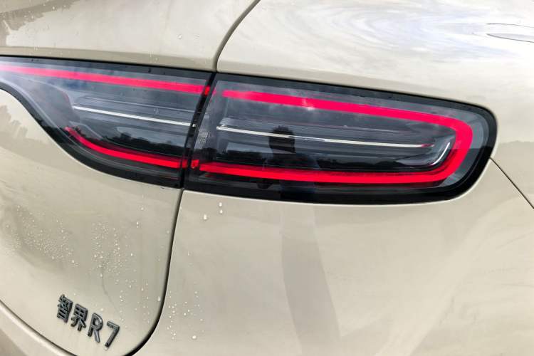 Used Hima Luxeed R7 2025 Range-Extended Version 251 km Max Exterior 4