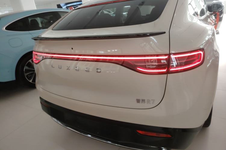 Used Hima Luxeed R7 2025 Range-Extended Version 251 km Max Exterior 4