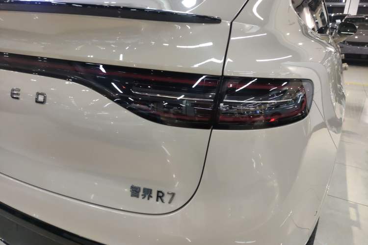 Used Hima Luxeed R7 2025 Range-Extended Version 251 km Max Exterior 6