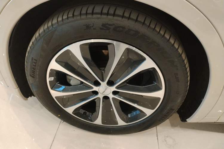 Used Hima Luxeed R7 2025 Range-Extended Version 251 km Max Exterior 7
