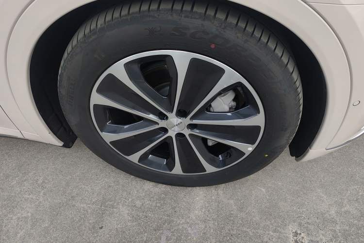 Used Hima Luxeed R7 2025 Range-Extended Version 251 km Max Exterior 7