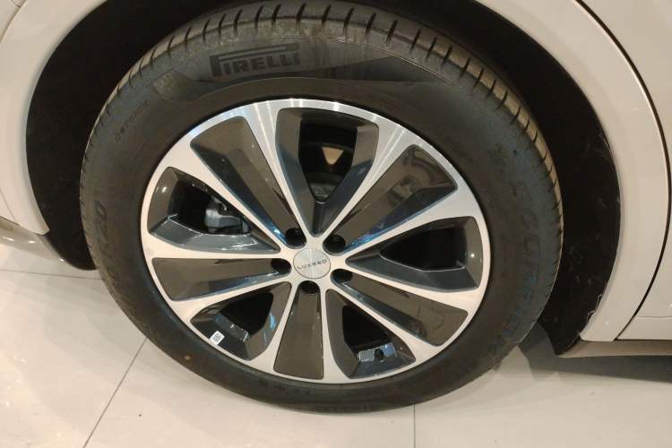 Used Hima Luxeed R7 2025 Range-Extended Version 251 km Max Exterior 8