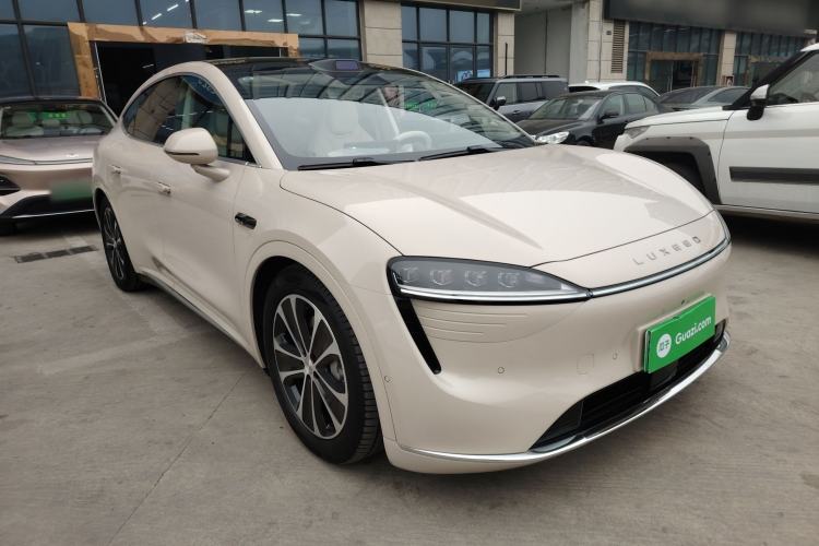 Used Hima Luxeed R7 2025 Range-Extended Version 251 km Max Front Right 45 Deg