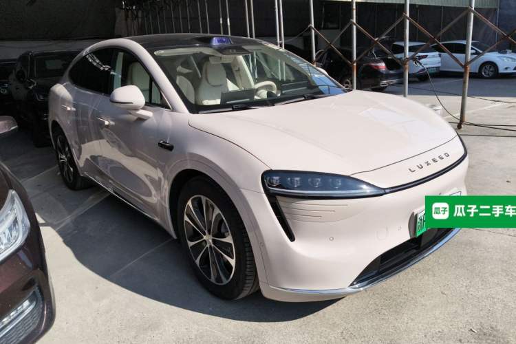 Used Hima Luxeed R7 2025 Range-Extended Version 251 km Max Front Right 45 Deg