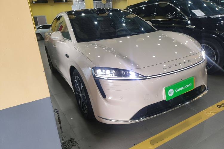 Used Hima Luxeed R7 2025 Range-Extended Version 251 km Max Front Right 45 Deg