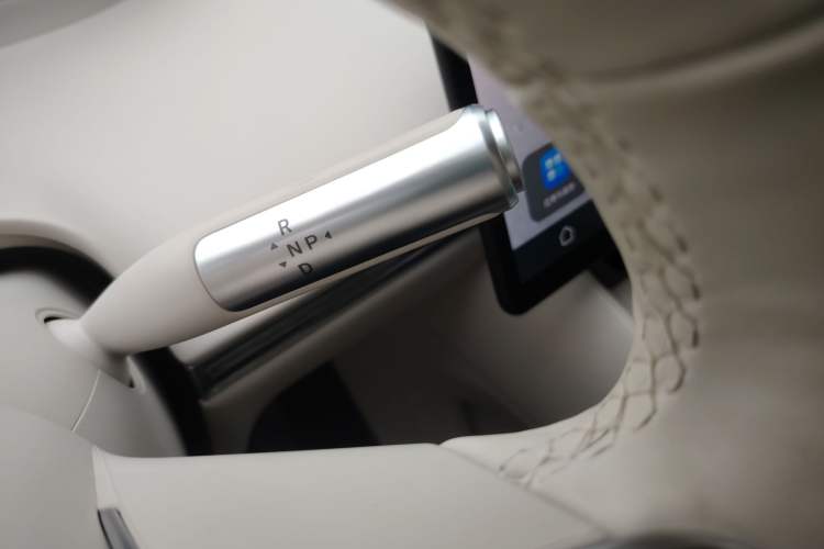 Used Hima Luxeed R7 2025 Range-Extended Version 251 km Max Gear Lever