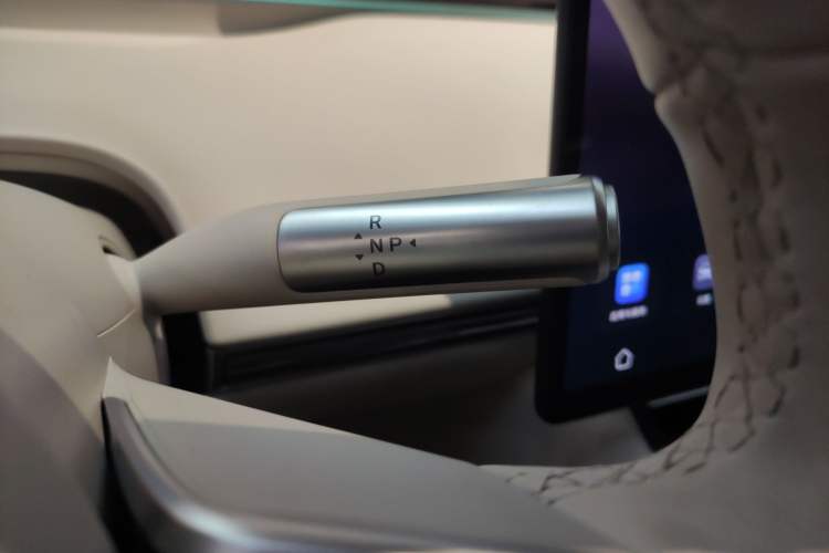 Used Hima Luxeed R7 2025 Range-Extended Version 251 km Max Gear Lever