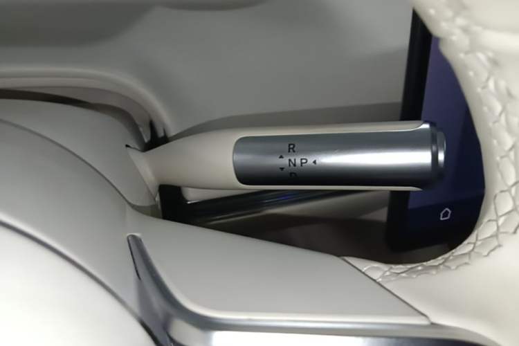 Used Hima Luxeed R7 2025 Range-Extended Version 251 km Max Gear Lever