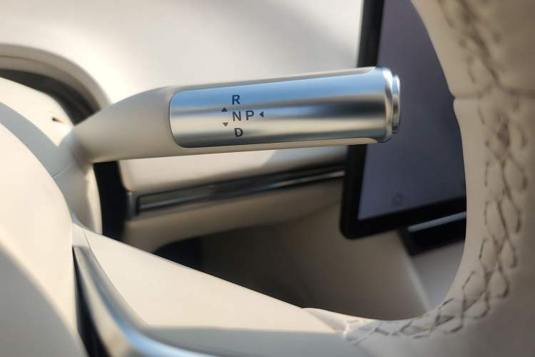 Used Hima Luxeed R7 2025 Range-Extended Version 251 km Max Gear Lever