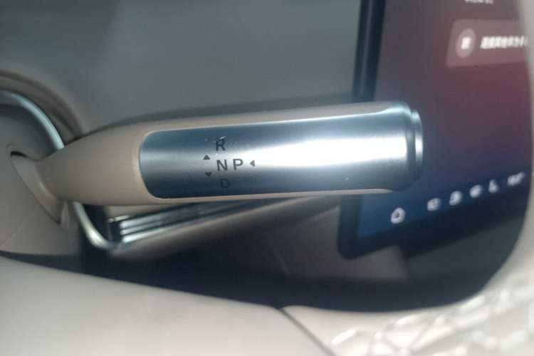 Used Hima Luxeed R7 2025 Range-Extended Version 251 km Max Gear Lever