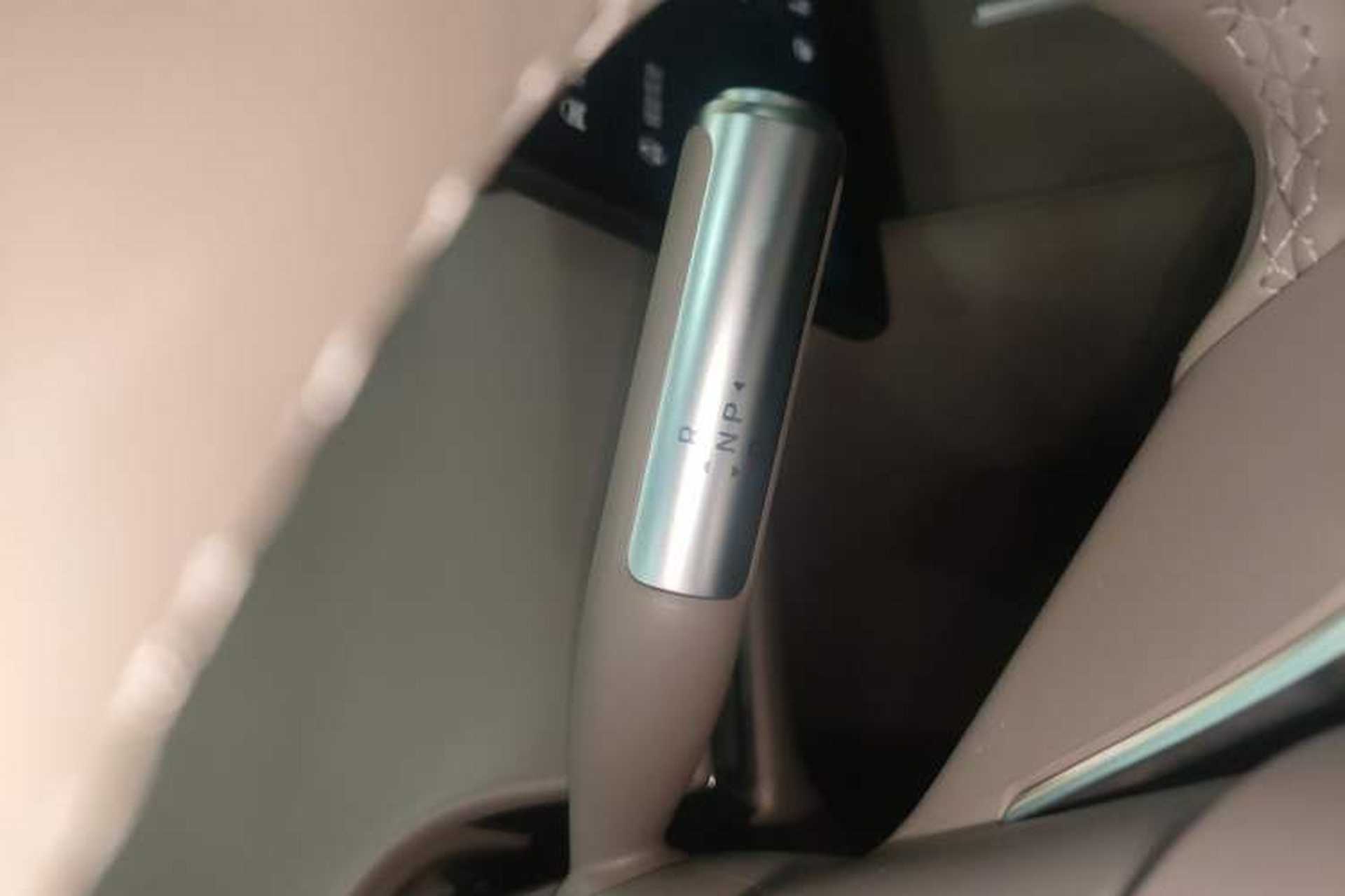 Used Hima Luxeed R7 2025 Range-Extended Version 251 km Max Gear Lever
