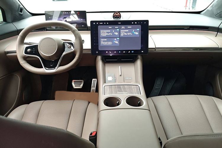 Used Hima Luxeed R7 2025 Range-Extended Version 251 km Max Interior 2