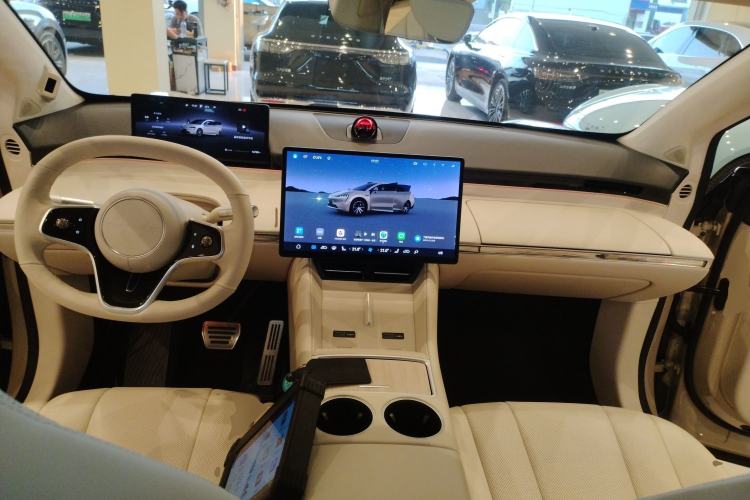 Used Hima Luxeed R7 2025 Range-Extended Version 251 km Max Interior 2