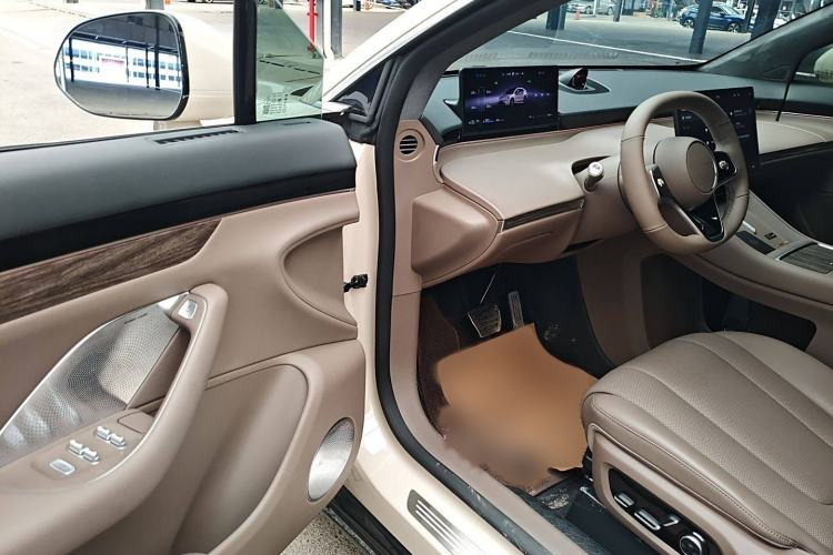 Used Hima Luxeed R7 2025 Range-Extended Version 251 km Max Interior 3