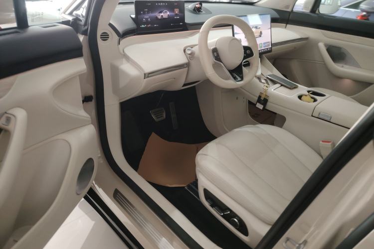 Used Hima Luxeed R7 2025 Range-Extended Version 251 km Max Interior 3