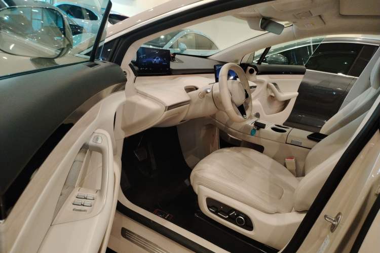 Used Hima Luxeed R7 2025 Range-Extended Version 251 km Max Interior 3
