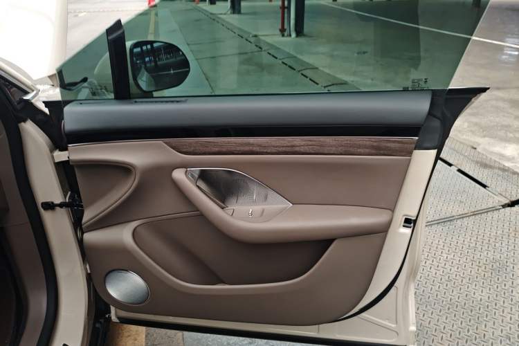 Used Hima Luxeed R7 2025 Range-Extended Version 251 km Max Interior 5