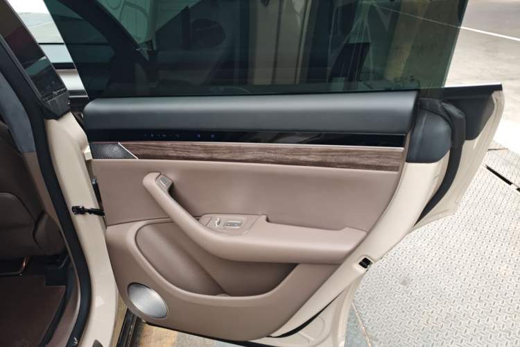 Used Hima Luxeed R7 2025 Range-Extended Version 251 km Max Interior 6