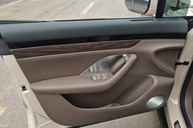 Used Hima Luxeed R7 2025 Range-Extended Version 251 km Max Interior 7