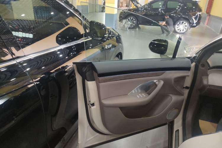 Used Hima Luxeed R7 2025 Range-Extended Version 251 km Max Left Front Door Interior