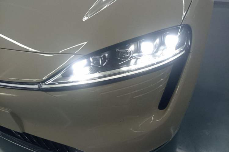 Used Hima Luxeed R7 2025 Range-Extended Version 251 km Max Left Front Headlight