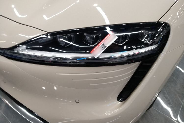 Used Hima Luxeed R7 2025 Range-Extended Version 251 km Max Left Front Headlight