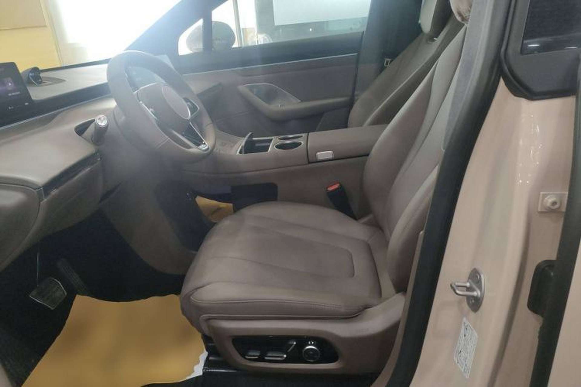 Used Hima Luxeed R7 2025 Range-Extended Version 251 km Max Left Front Seat