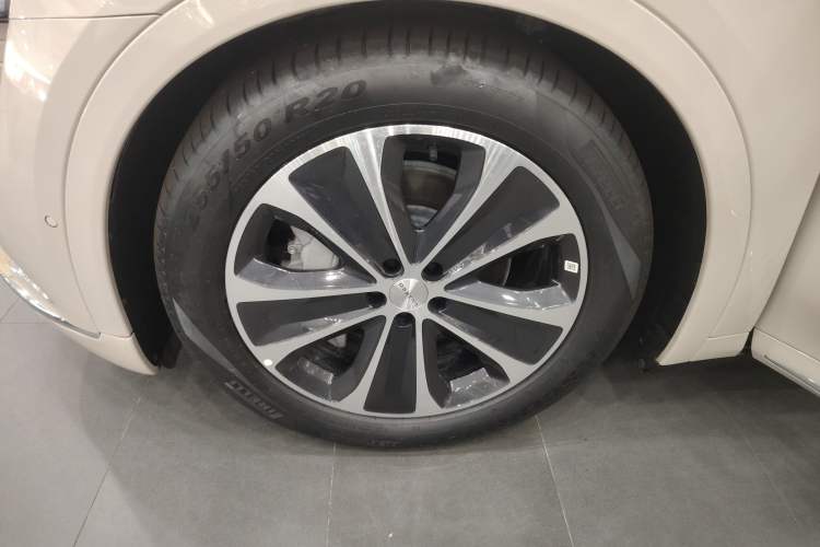 Used Hima Luxeed R7 2025 Range-Extended Version 251 km Max Left Front Wheel Hub