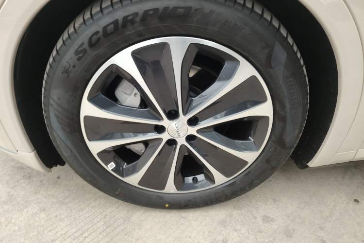 Used Hima Luxeed R7 2025 Range-Extended Version 251 km Max Left Front Wheel Hub