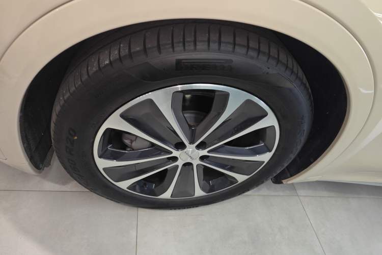 Used Hima Luxeed R7 2025 Range-Extended Version 251 km Max Left Front Wheel Hub