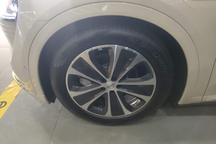 Used Hima Luxeed R7 2025 Range-Extended Version 251 km Max Left Front Wheel Hub