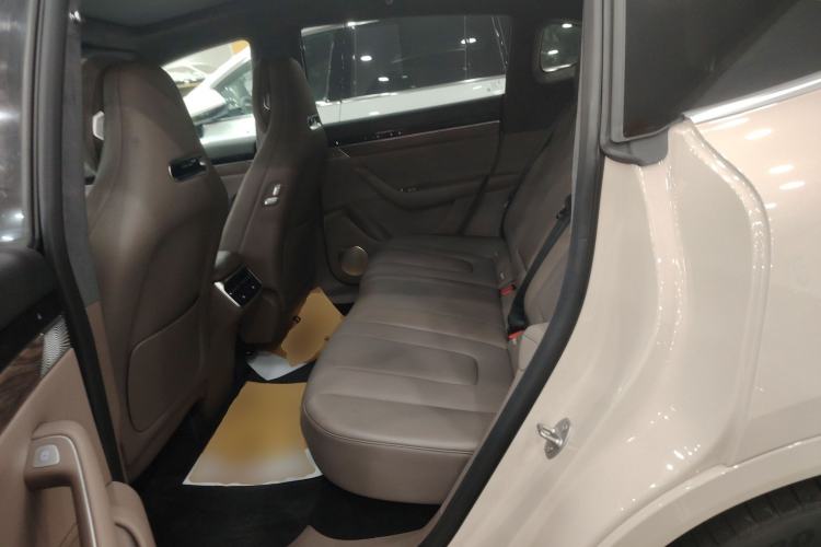 Used Hima Luxeed R7 2025 Range-Extended Version 251 km Max Left Rear Seat