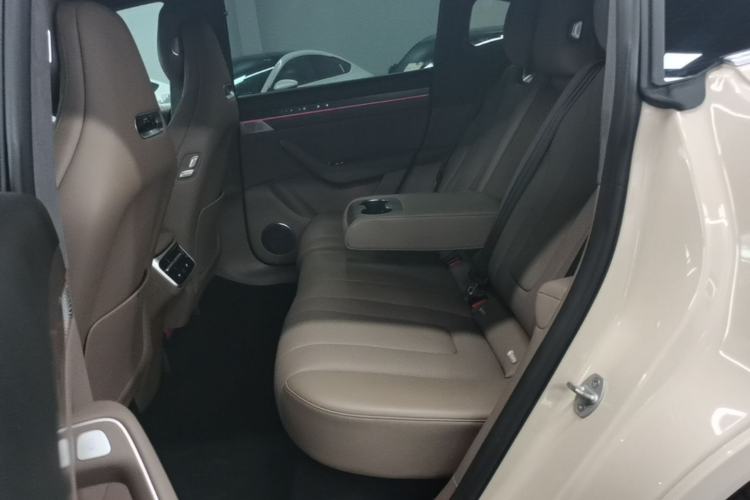 Used Hima Luxeed R7 2025 Range-Extended Version 251 km Max Left Rear Seat