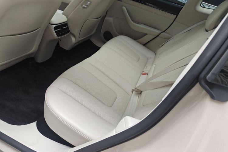 Used Hima Luxeed R7 2025 Range-Extended Version 251 km Max Left Rear Seat