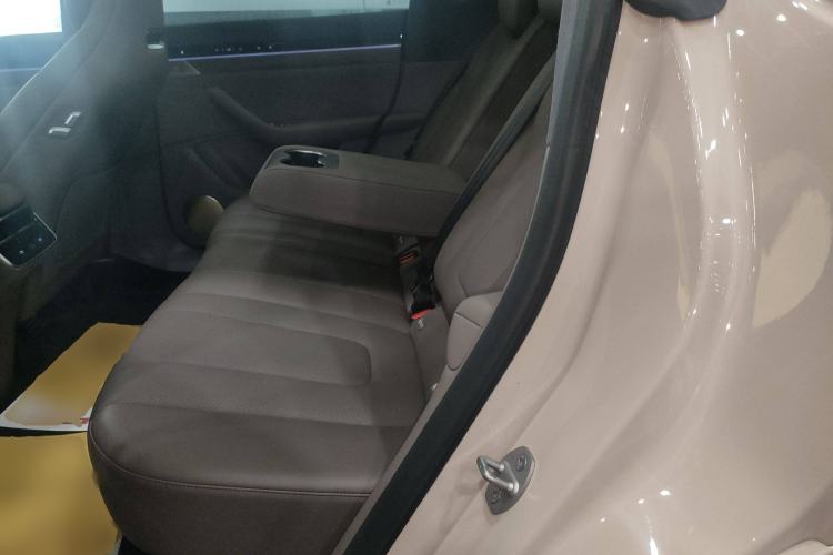 Used Hima Luxeed R7 2025 Range-Extended Version 251 km Max Left Rear Seat
