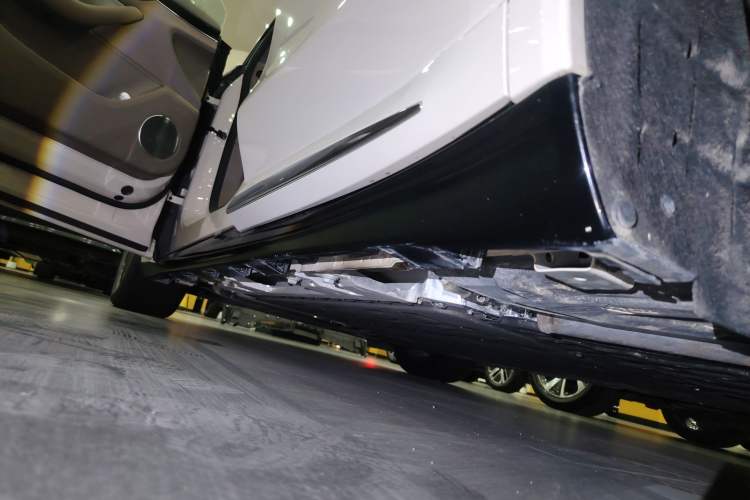 Used Hima Luxeed R7 2025 Range-Extended Version 251 km Max Left Side Sill