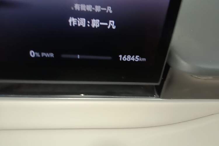 Used Hima Luxeed R7 2025 Range-Extended Version 251 km Max Odometer Close Up